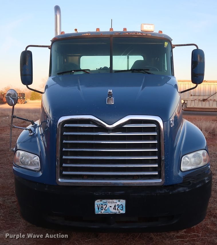 image for item GD9881 2007 Mack CXN613 truck cab and chassis