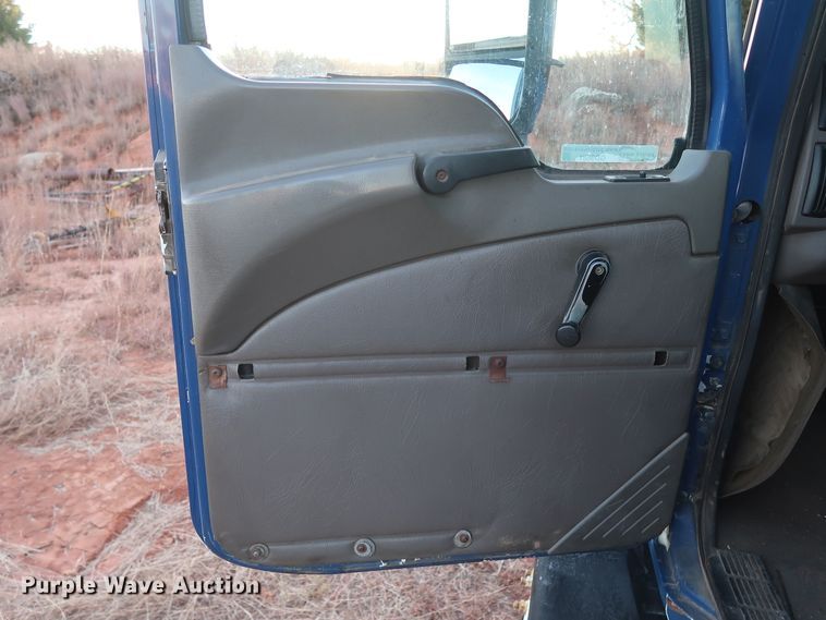 image for item GD9881 2007 Mack CXN613 truck cab and chassis