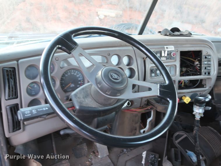 image for item GD9881 2007 Mack CXN613 truck cab and chassis