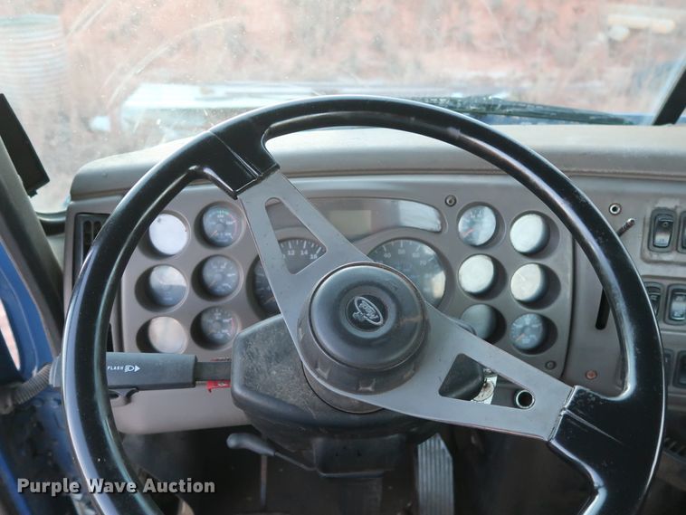 image for item GD9881 2007 Mack CXN613 truck cab and chassis