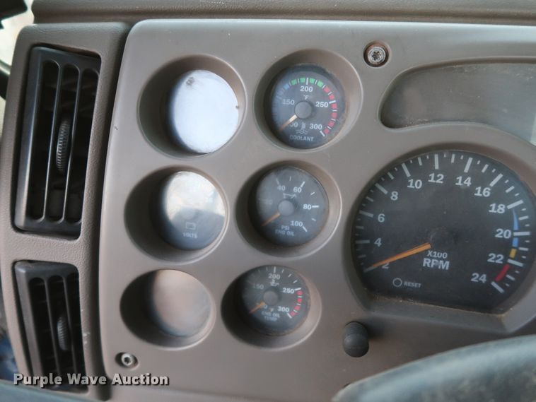 image for item GD9881 2007 Mack CXN613 truck cab and chassis