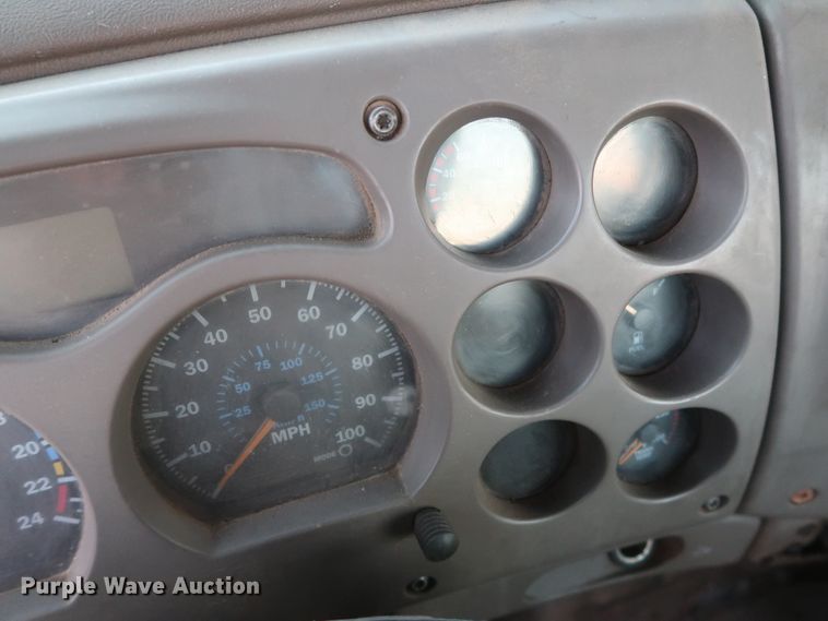 image for item GD9881 2007 Mack CXN613 truck cab and chassis