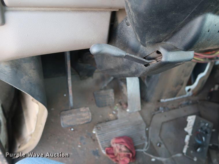 image for item GD9881 2007 Mack CXN613 truck cab and chassis