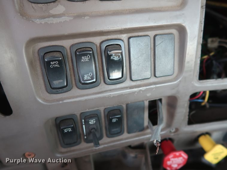 image for item GD9881 2007 Mack CXN613 truck cab and chassis