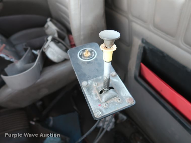 image for item GD9881 2007 Mack CXN613 truck cab and chassis