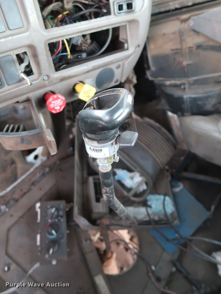 image for item GD9881 2007 Mack CXN613 truck cab and chassis