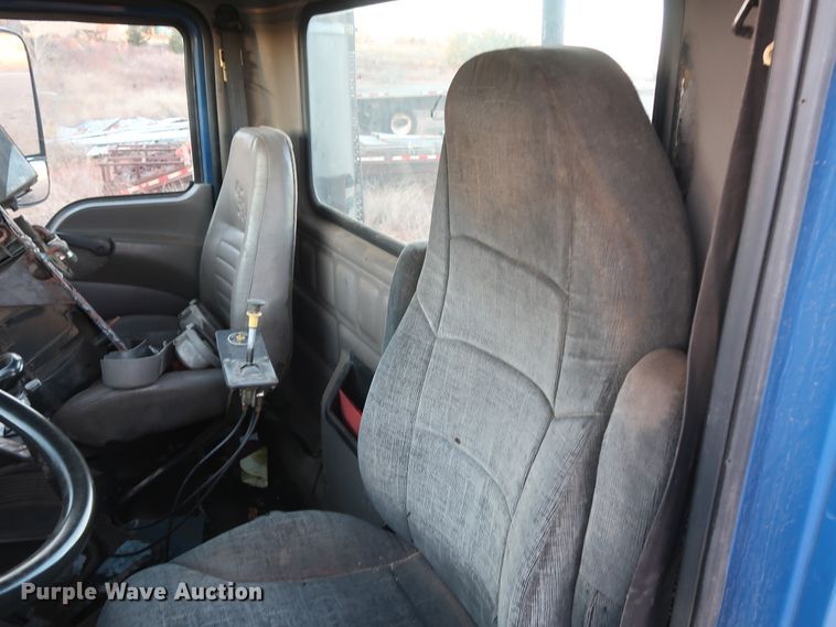 image for item GD9881 2007 Mack CXN613 truck cab and chassis