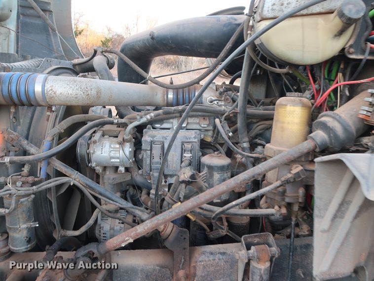 image for item GD9881 2007 Mack CXN613 truck cab and chassis