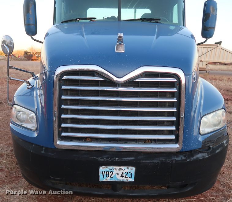 image for item GD9881 2007 Mack CXN613 truck cab and chassis