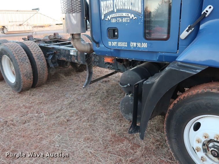 image for item GD9881 2007 Mack CXN613 truck cab and chassis