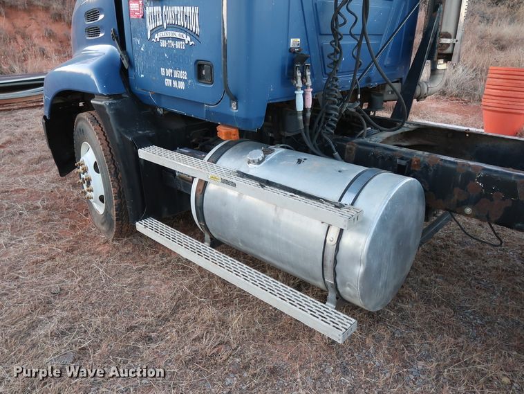 image for item GD9881 2007 Mack CXN613 truck cab and chassis