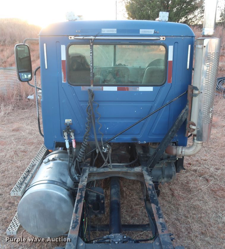 image for item GD9881 2007 Mack CXN613 truck cab and chassis