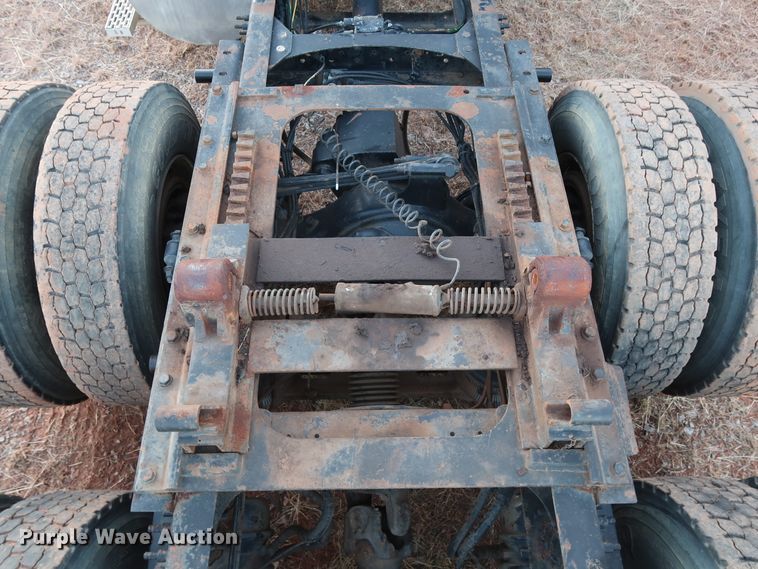 image for item GD9881 2007 Mack CXN613 truck cab and chassis