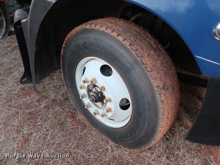 image for item GD9881 2007 Mack CXN613 truck cab and chassis