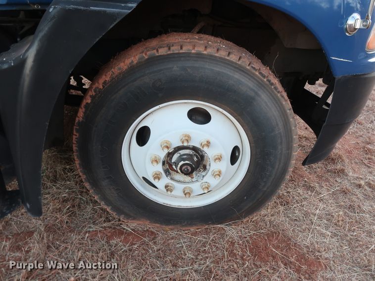 image for item GD9881 2007 Mack CXN613 truck cab and chassis