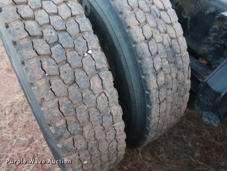 image for item GD9881 2007 Mack CXN613 truck cab and chassis