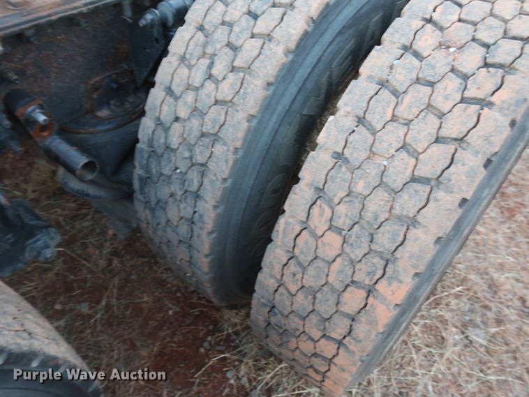 image for item GD9881 2007 Mack CXN613 truck cab and chassis