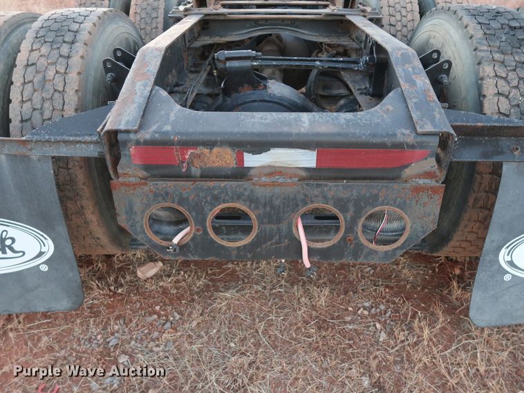 image for item GD9881 2007 Mack CXN613 truck cab and chassis