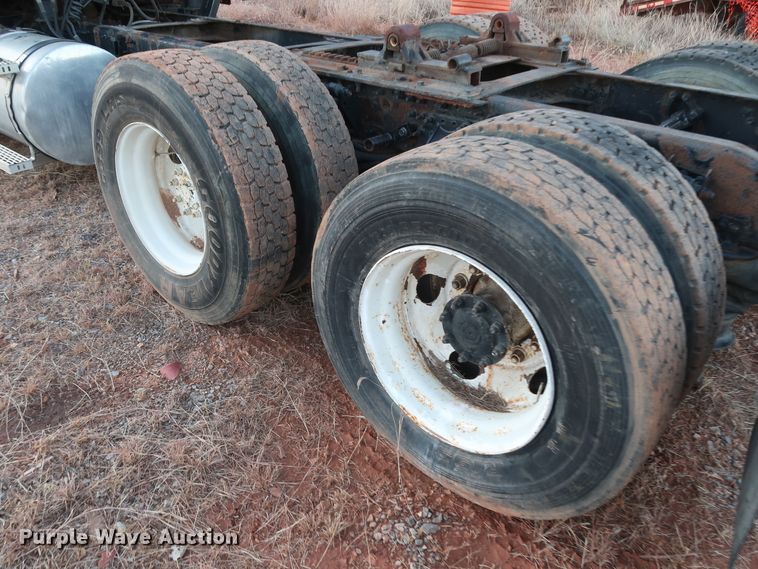 image for item GD9881 2007 Mack CXN613 truck cab and chassis