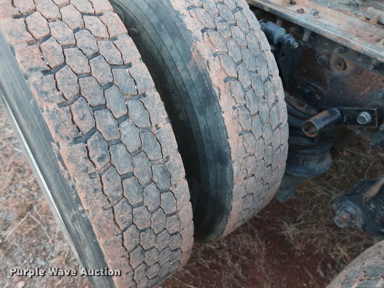 image for item GD9881 2007 Mack CXN613 truck cab and chassis