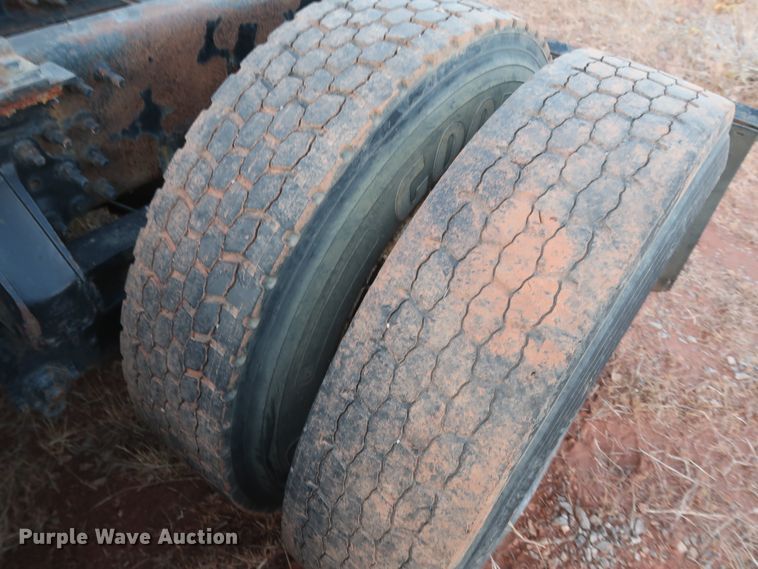 image for item GD9881 2007 Mack CXN613 truck cab and chassis