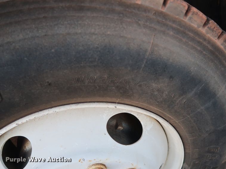 image for item GD9881 2007 Mack CXN613 truck cab and chassis