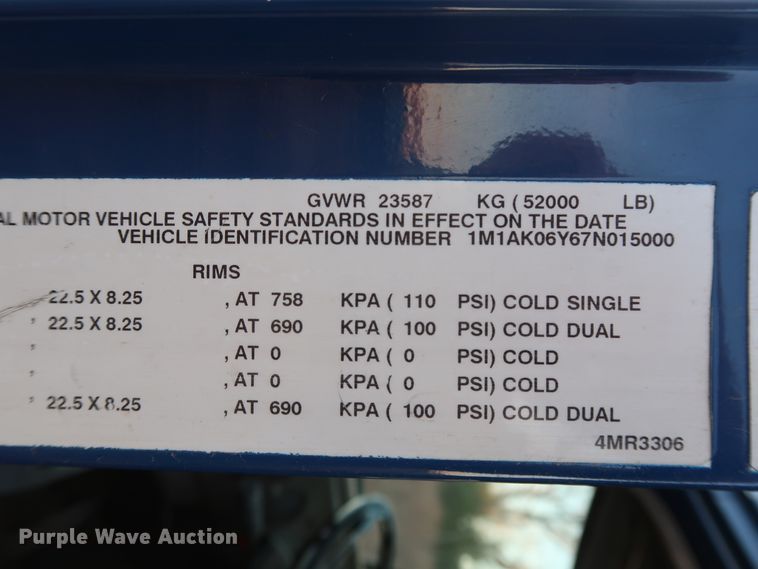 image for item GD9881 2007 Mack CXN613 truck cab and chassis