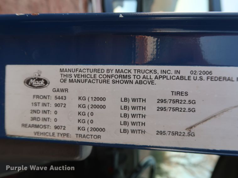 image for item GD9881 2007 Mack CXN613 truck cab and chassis
