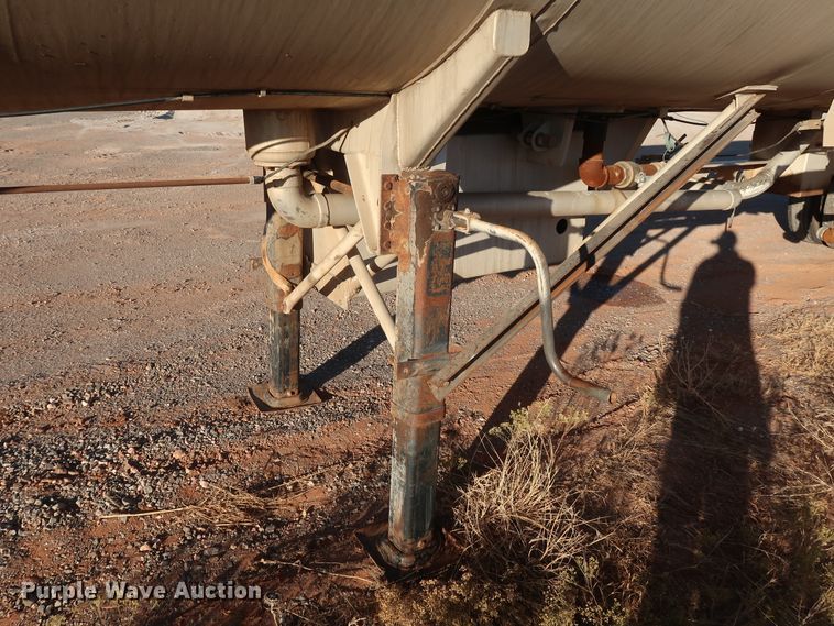 image for item GD9886 1969 Gorbett Bros. 527201 14983 tank trailer