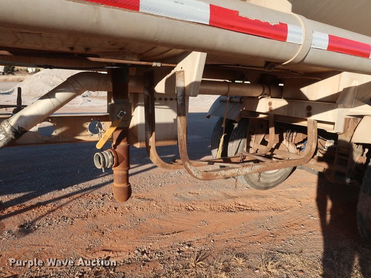 image for item GD9886 1969 Gorbett Bros. 527201 14983 tank trailer