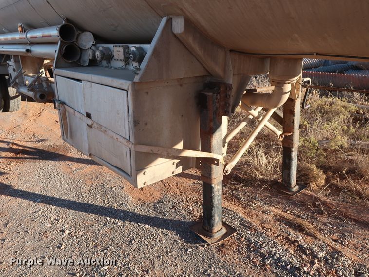 image for item GD9886 1969 Gorbett Bros. 527201 14983 tank trailer