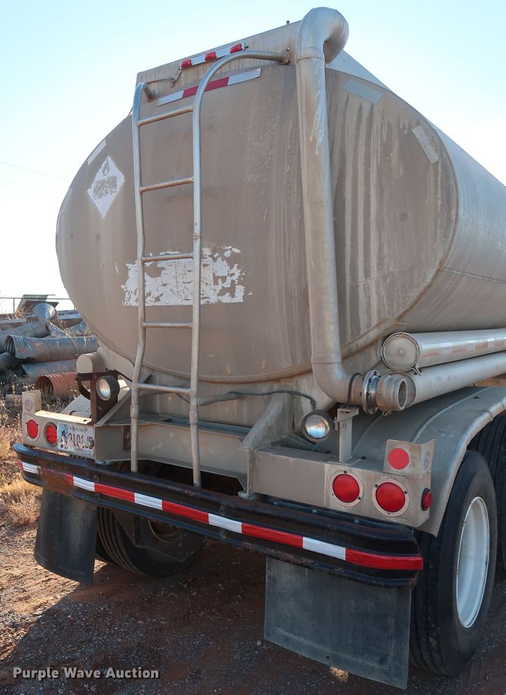 image for item GD9886 1969 Gorbett Bros. 527201 14983 tank trailer