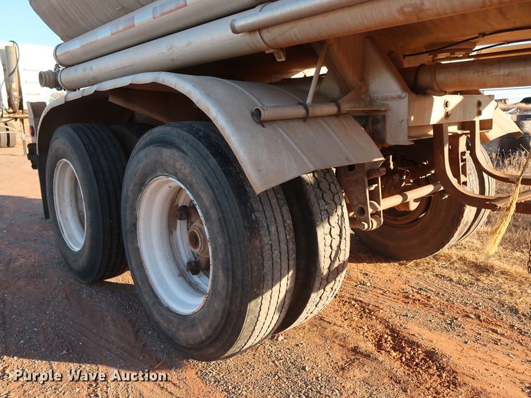 image for item GD9886 1969 Gorbett Bros. 527201 14983 tank trailer