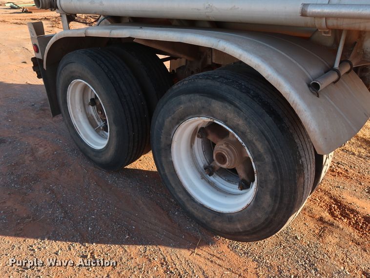 image for item GD9886 1969 Gorbett Bros. 527201 14983 tank trailer