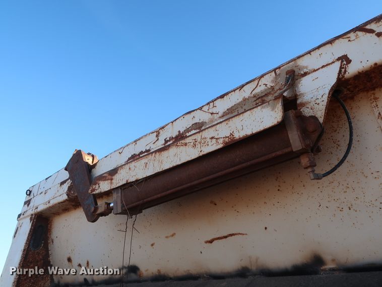 image for item GD9887 2004 Clement Rockstar end dump trailer