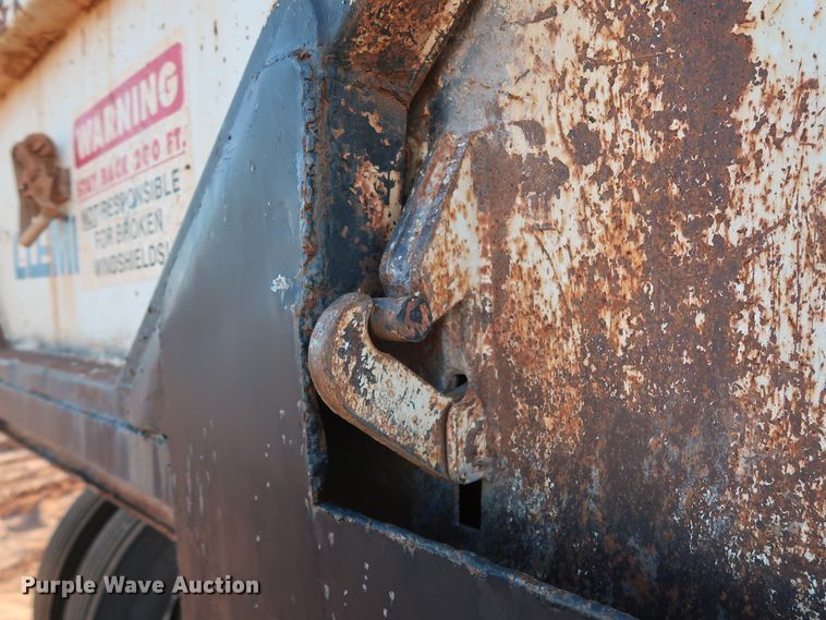 image for item GD9887 2004 Clement Rockstar end dump trailer