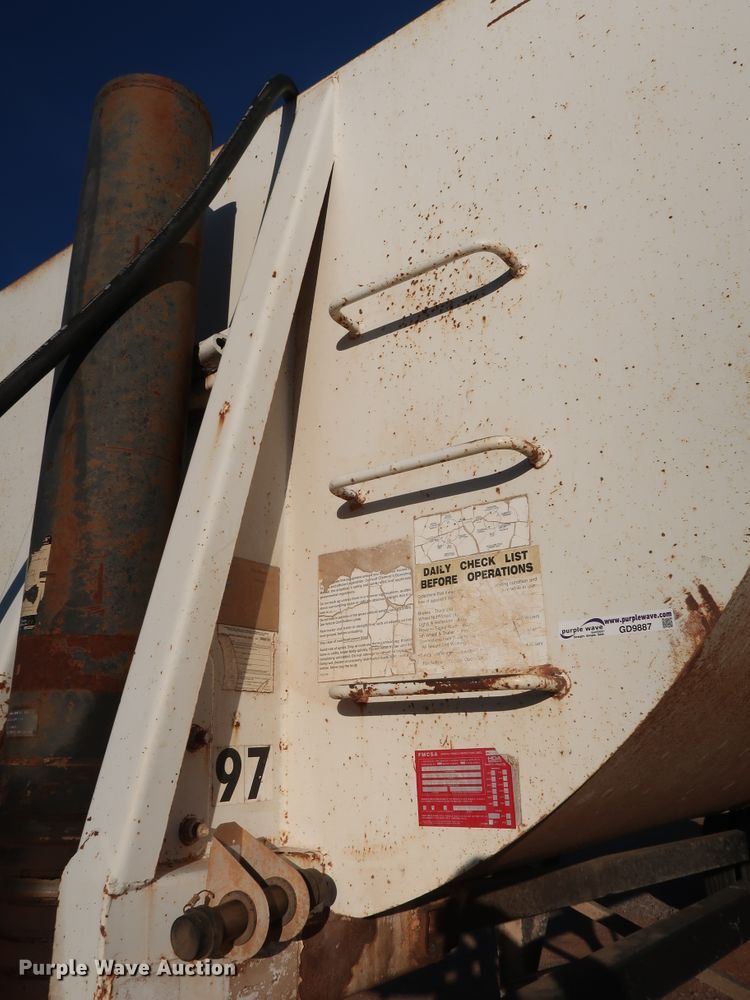 image for item GD9887 2004 Clement Rockstar end dump trailer