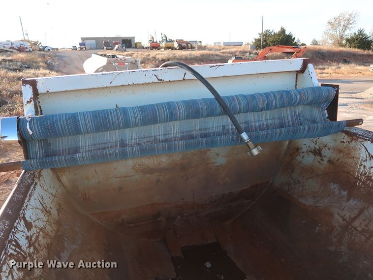 image for item GD9887 2004 Clement Rockstar end dump trailer