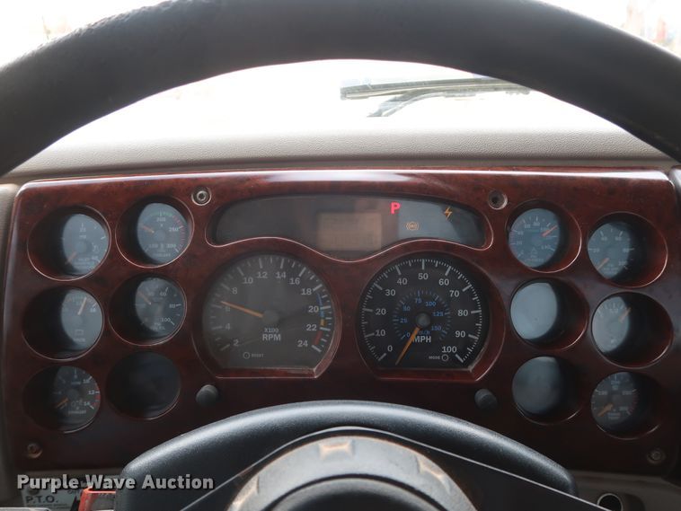 image for item GD9907 2005 Mack CHN613 semi truck