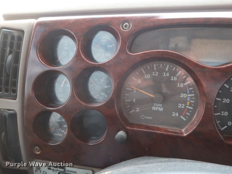 image for item GD9907 2005 Mack CHN613 semi truck