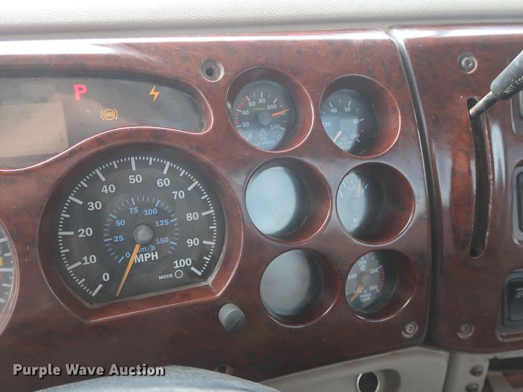 image for item GD9907 2005 Mack CHN613 semi truck