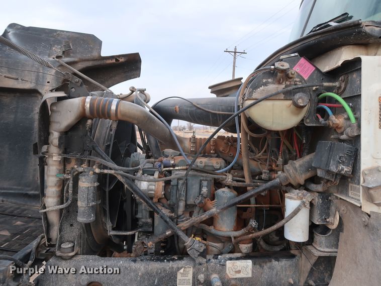 image for item GD9907 2005 Mack CHN613 semi truck