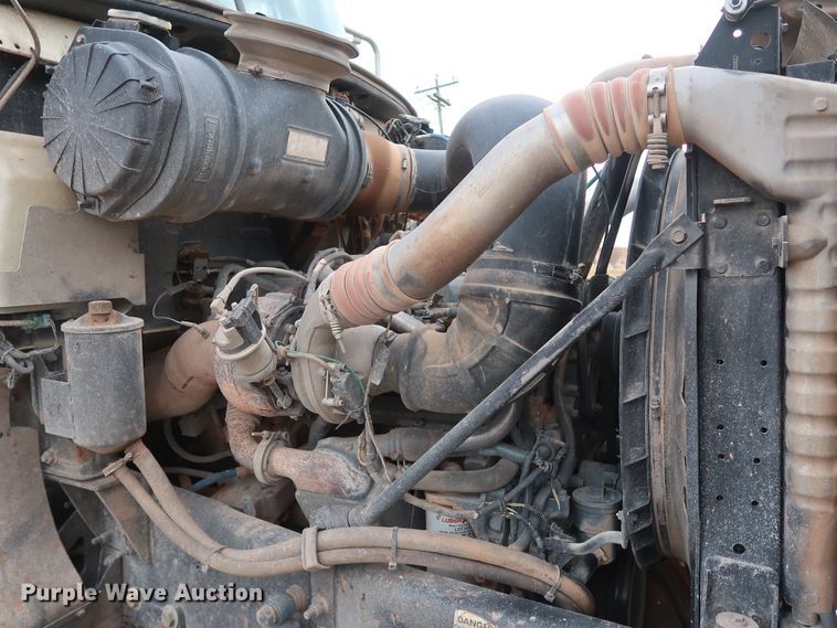 image for item GD9907 2005 Mack CHN613 semi truck