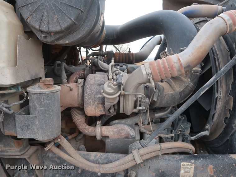 image for item GD9907 2005 Mack CHN613 semi truck