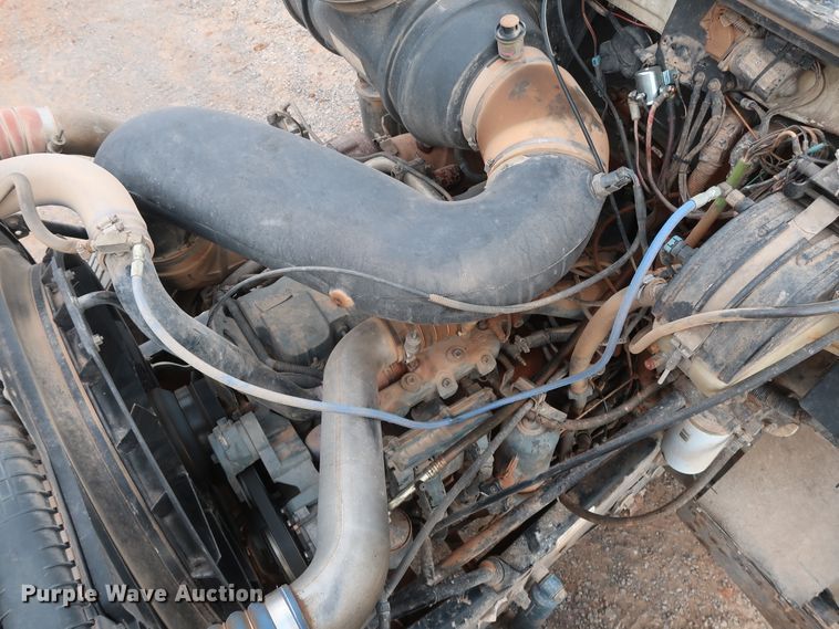 image for item GD9907 2005 Mack CHN613 semi truck