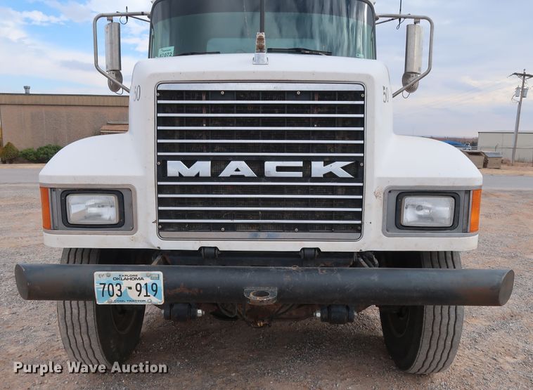 image for item GD9907 2005 Mack CHN613 semi truck