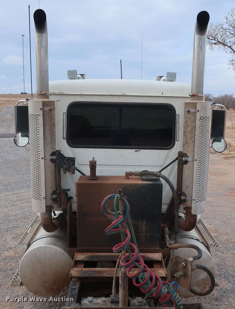 image for item GD9907 2005 Mack CHN613 semi truck