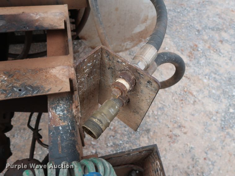 image for item GD9907 2005 Mack CHN613 semi truck