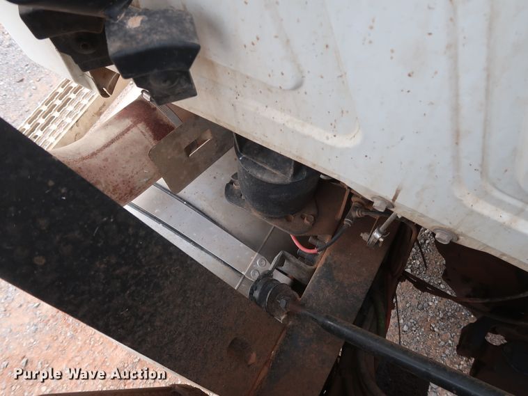 image for item GD9907 2005 Mack CHN613 semi truck