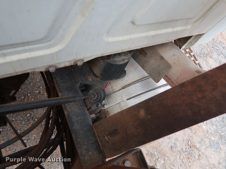 image for item GD9907 2005 Mack CHN613 semi truck